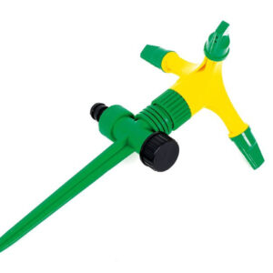 Prskalica za navodnavanje sa šiljkom za ubadanje u zemlju. 360º Trokraka Doseg 7m cca150m² Nastavljajuća